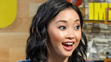 Oops! Lana Condor hatte eine etwas unangenehme Fan-Begegnung - Foto: Getty Images Oops! Lana Condor hatte eine etwas unangenehme Fan-Begegnung - Foto: Getty Images