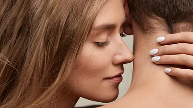 Liebe und Sex: Darüber entscheidet der Geruchssinn - Foto: puhhha/ stock.adobe.com