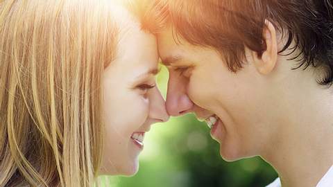 Hier gibts ein paar schöne Liebesgedichte für dich! - Foto: iStock
