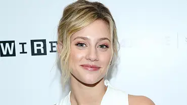 Lili Reinhart scheint sehr stolz auf ihren Boyfriend Cole Sprouse zu sein - Foto: Getty Images