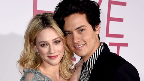 Lili Reinhart und Cole Sprouse zeigten sich super süß zusammen auf dem roten Teppich - Foto: Getty Images