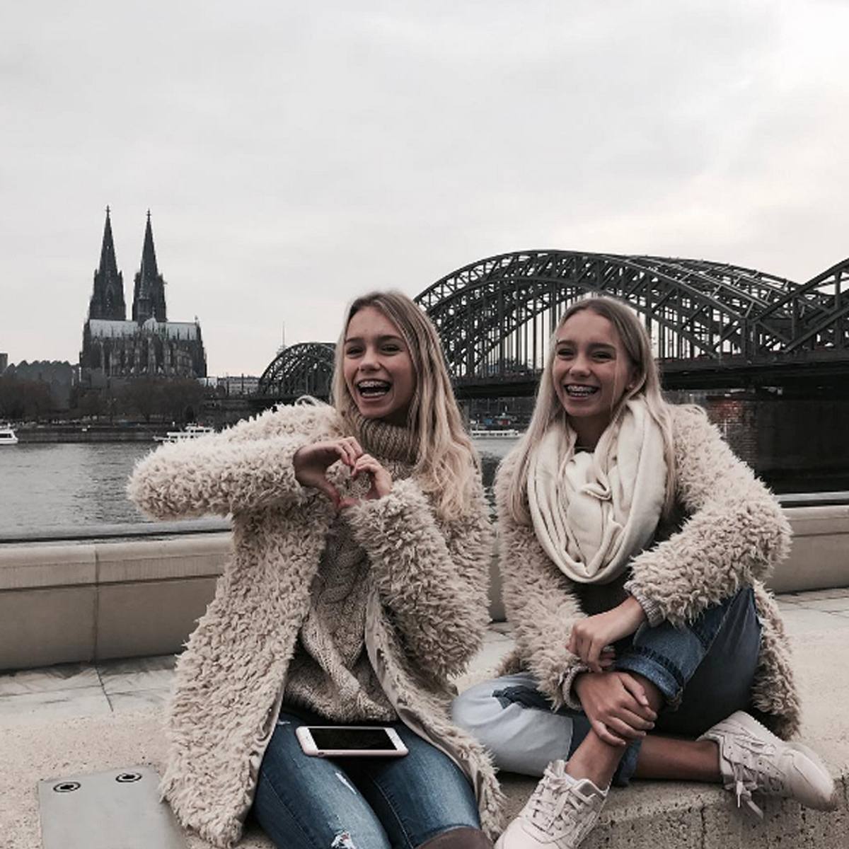 Lisa und Lena sind Botschafterinnen der neuen Instagram-Features!