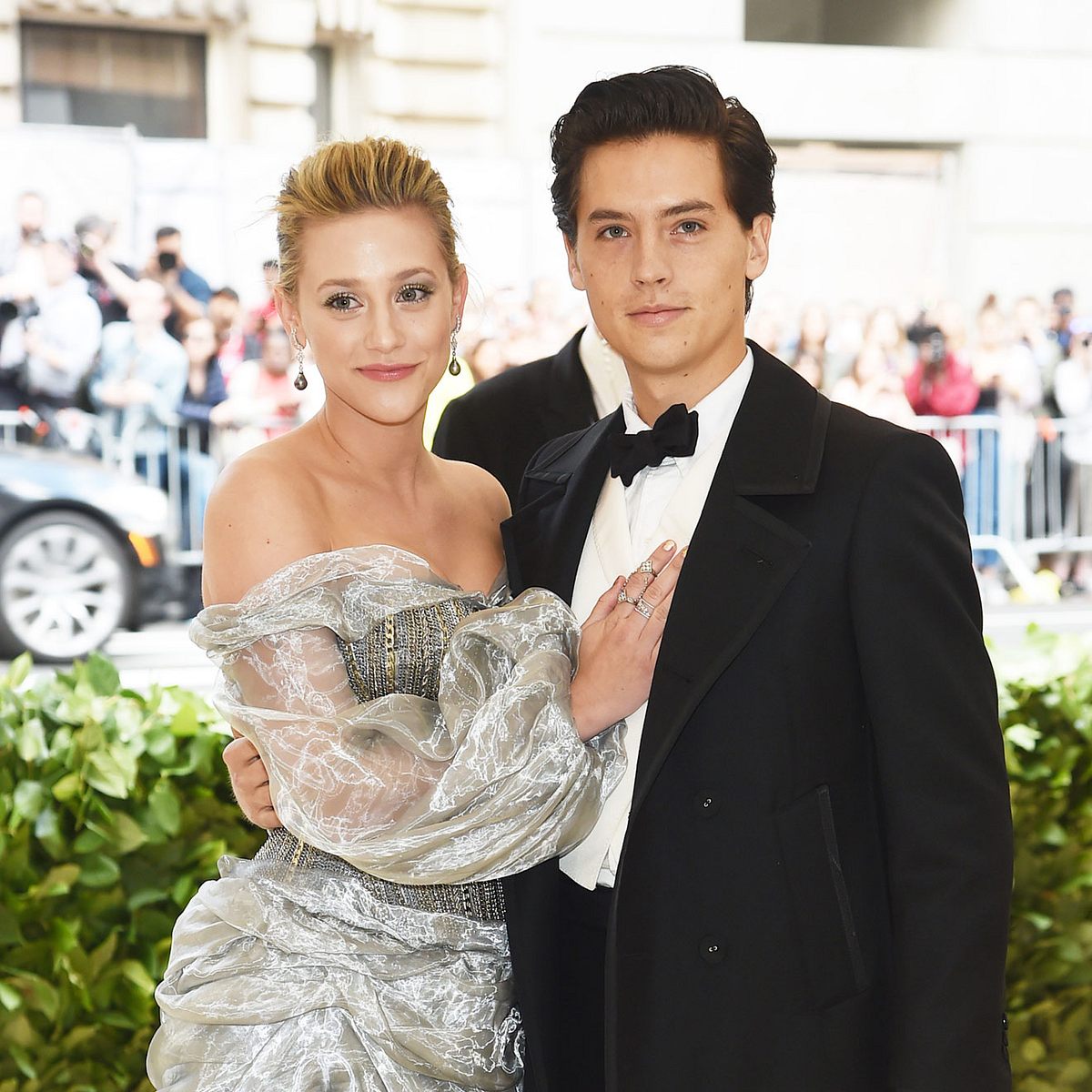 Lili Reinhart und Cole Sprouse nehmen sich Zeit für ihre Beziehung