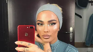 Spieglein Spieglein an der Wand - wer ist der schönste Rapper im ganzen Land? - Foto: Instagram @loredana