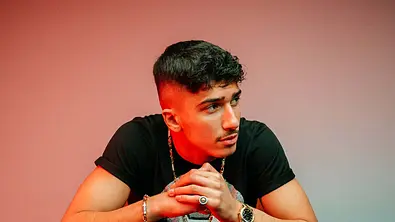 Schon länger gehört Mero zu den erfolgreichsten Rappern in Deutschland. Jetzt löscht er plötzlich seinen Instagram-Account. - Foto: PR