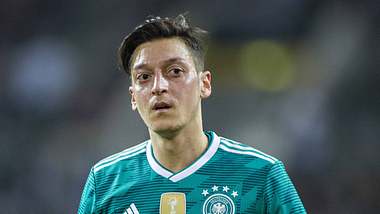 Rückenverletzung: WM für Mesut Özil in Gefahr? - Foto: Imago
