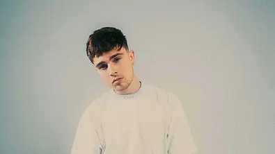 Mike Singer: So kannst du die neue Single schon vor allen anderen hören! - Foto: Warner Music