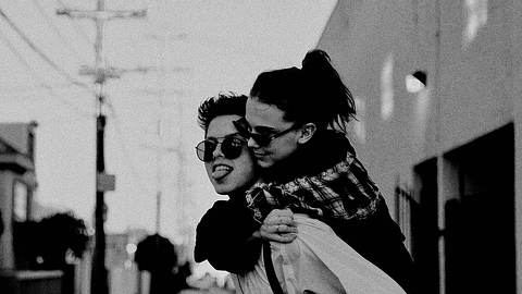Millie Bobby Brown und Jacob Sartorius sind ein Paar! - Foto: Instagram/milliebobbybrown