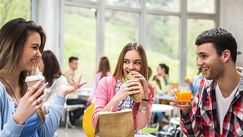 Wenn Du das in Deiner Pause isst, bist Du viel fitter! - Foto: iStock