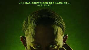 Charlie Hunnam ist als Ed Gein auf einem Poster zu „Monster“-Staffel 3. - Foto: Netflix