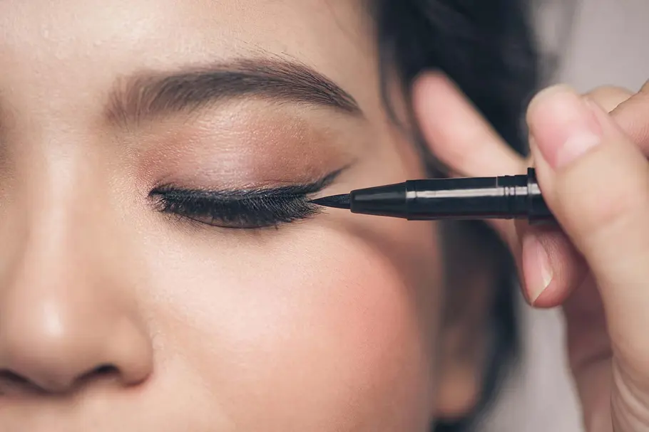 schminken mit mundschutz, mundschutzpflicht, schön trotz mundschutz, gesichtsmasken, gesichtsmaske makeup, wie schminken mit mundschutz, maskenpflicht, maskenpflicht deutschland, pickel mundschutz