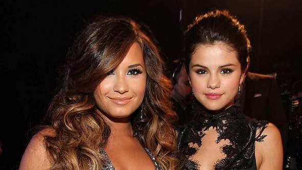 Nach jahrelangem Streit: Selena Gomez feiert Demi Lovato! - Foto: Getty Images