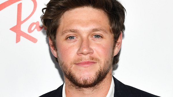 Niall Horan kuschelt mit dieser Frau - Foto: Getty Images