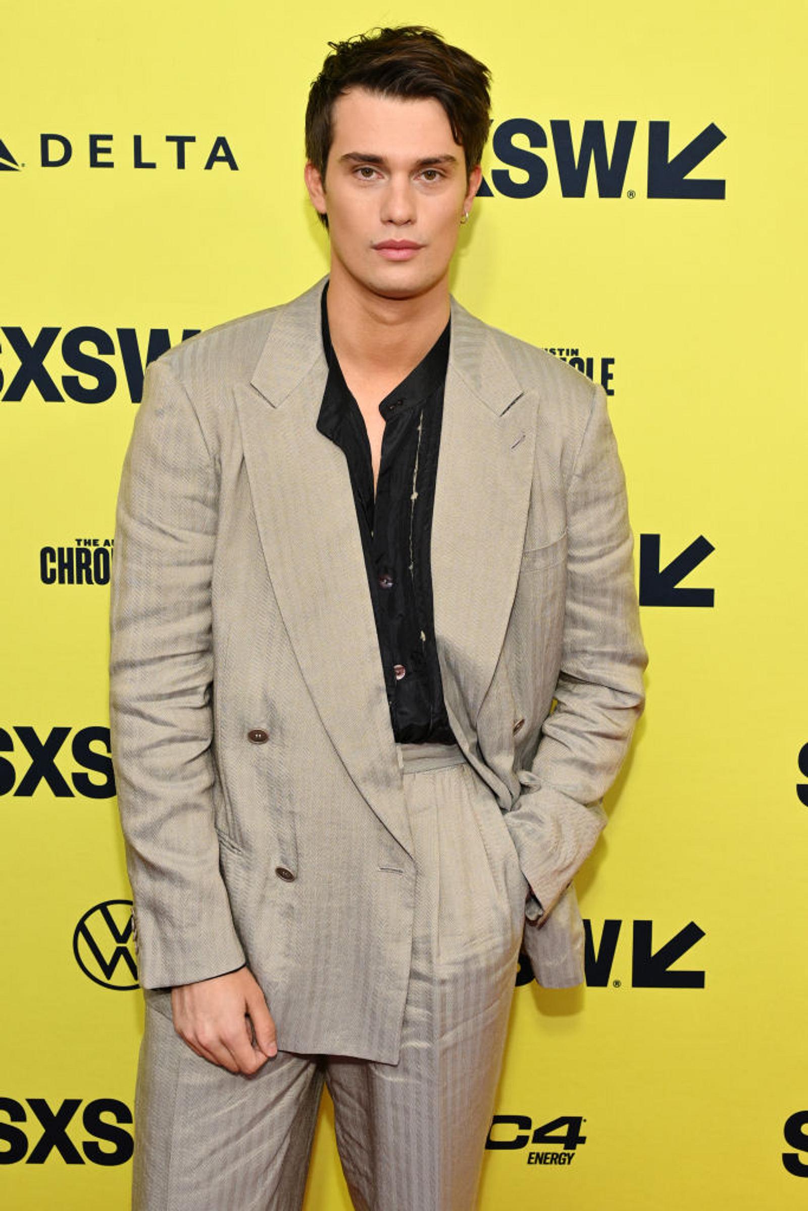 Nicholas Galitzine 10 Fakten über den SchauspielHottie BRAVO