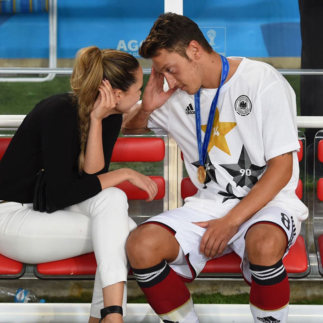 Liebescomeback Bei Mesut Özil Und Mandy Capristo Bravo