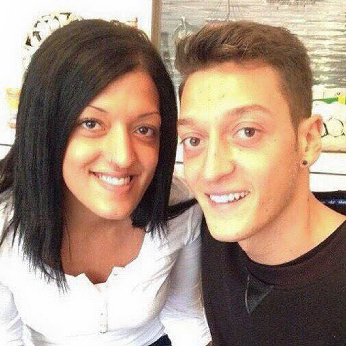 Mesut Özil mit seiner Schwester Nese.