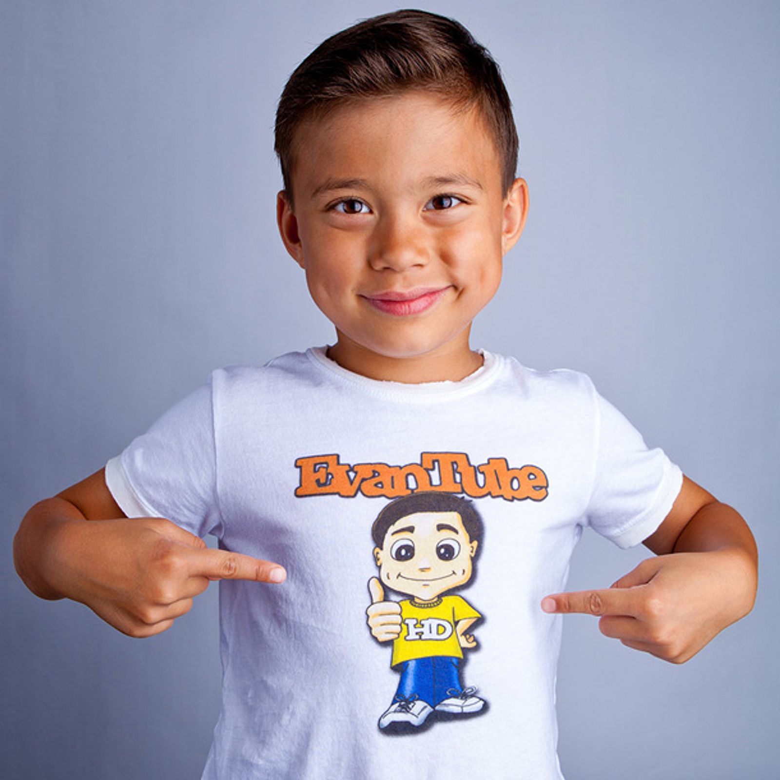 Ohne fremde Hilfe: Dieser 8-Jährige ist Millionär! | BRAVO
