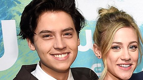 Lange haben die Riverdale-Stars aus ihrer Liebe ein Geheimnis gemacht - Foto: Getty Images