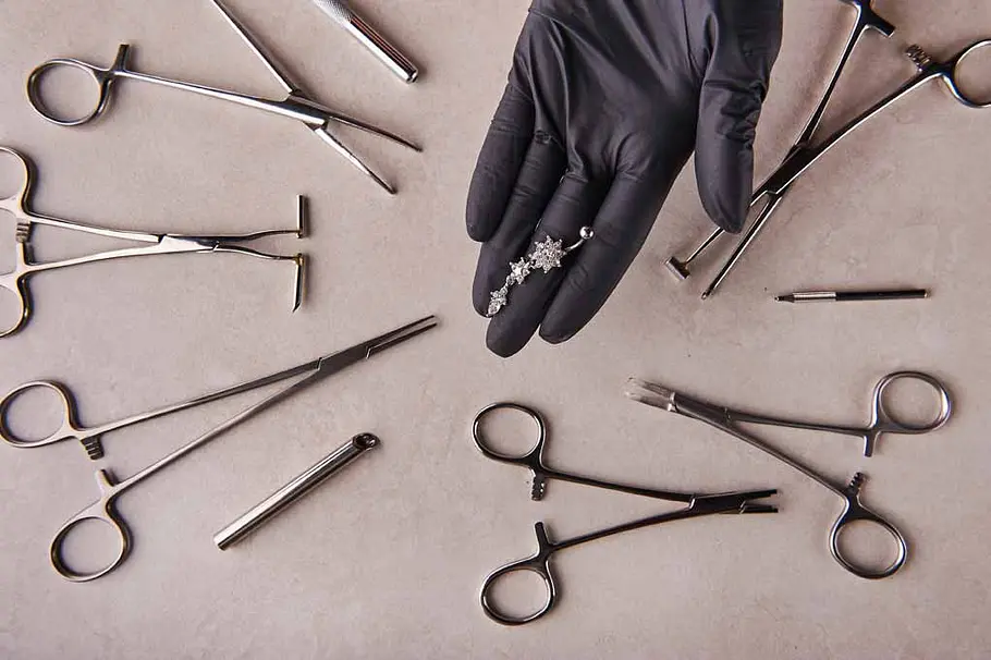Piercing: Arten, Preis, Schmerzen und Pflege