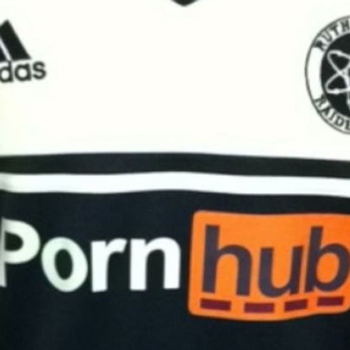 Diese Pornhub-Werbung brachte dem Fußball-Team viel Ärger ein.