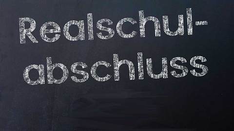 Realschulabschluss nachholen: Das musst du beachten - Foto: stock.adobe.com/ oxie99