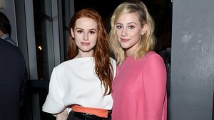 Riverdale-Stars Lili Reinhart und Madeleine Petsch wehren sich gegen heftige Kritik an Serie - Foto: Presley Ann / Getty Images