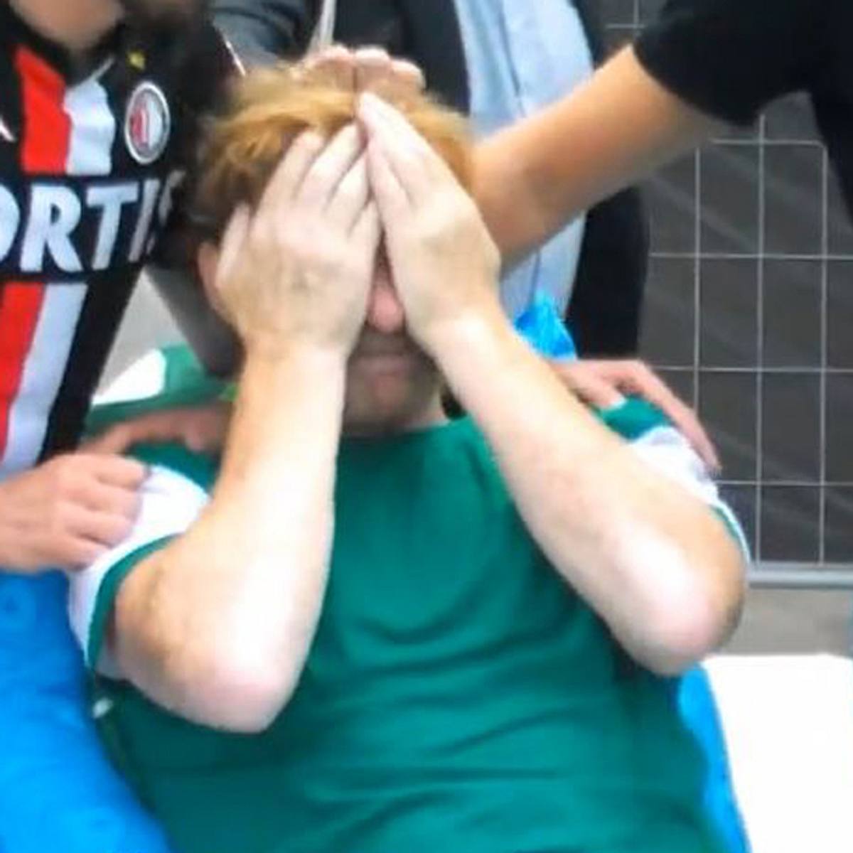 Rooie Marck liebt Feyenoord Rotterdam. Vor seinem Tod haben ihn die Fans einen unvergesslichen Moment beschert.