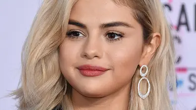 Selena Gomez: Blond bei den AMSs