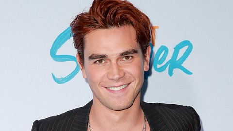 Kj Apa hat seiner Riverdale-Kollegin Camila Mendes einen sexy Tanz gegeben ... - Foto: Rich Fury/Getty Images