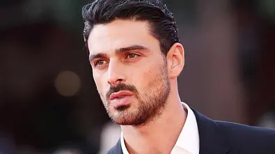 Sorge um Michele Morrone: Der „365 Tage“-Star liegt im Krankenhaus - Foto: Getty Images