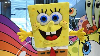 Keine andere Zeichentrickfigur hat es zu so großer Beliebtheit geschafft, wie Spongebob Schwammkopf. Schon seit zwanzig Jahren verzaubert er seine Fans. Jetzt kommt das große Outing! - Foto: Getty Images