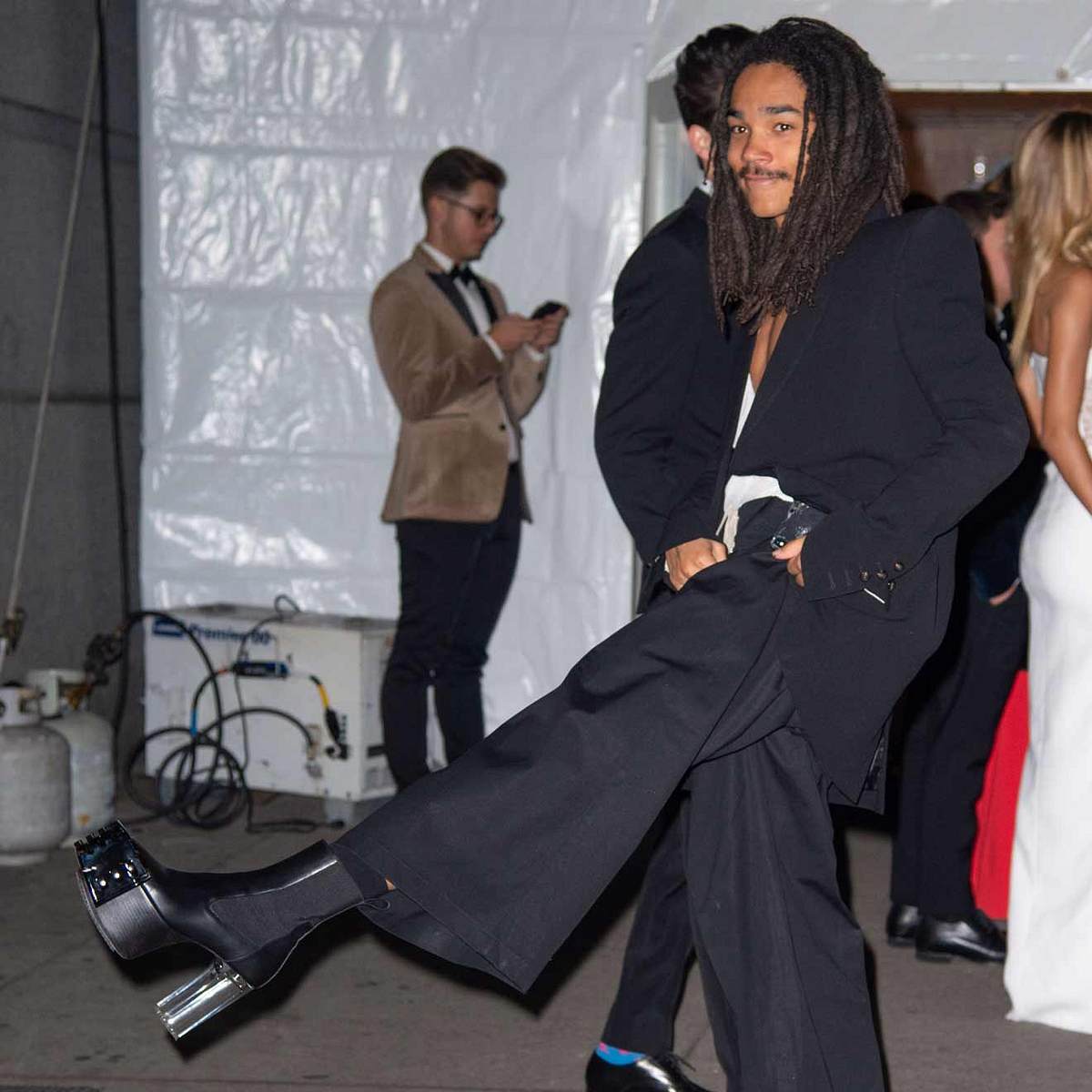 Star-Boys in Frauenkleidung Luka Sabbat