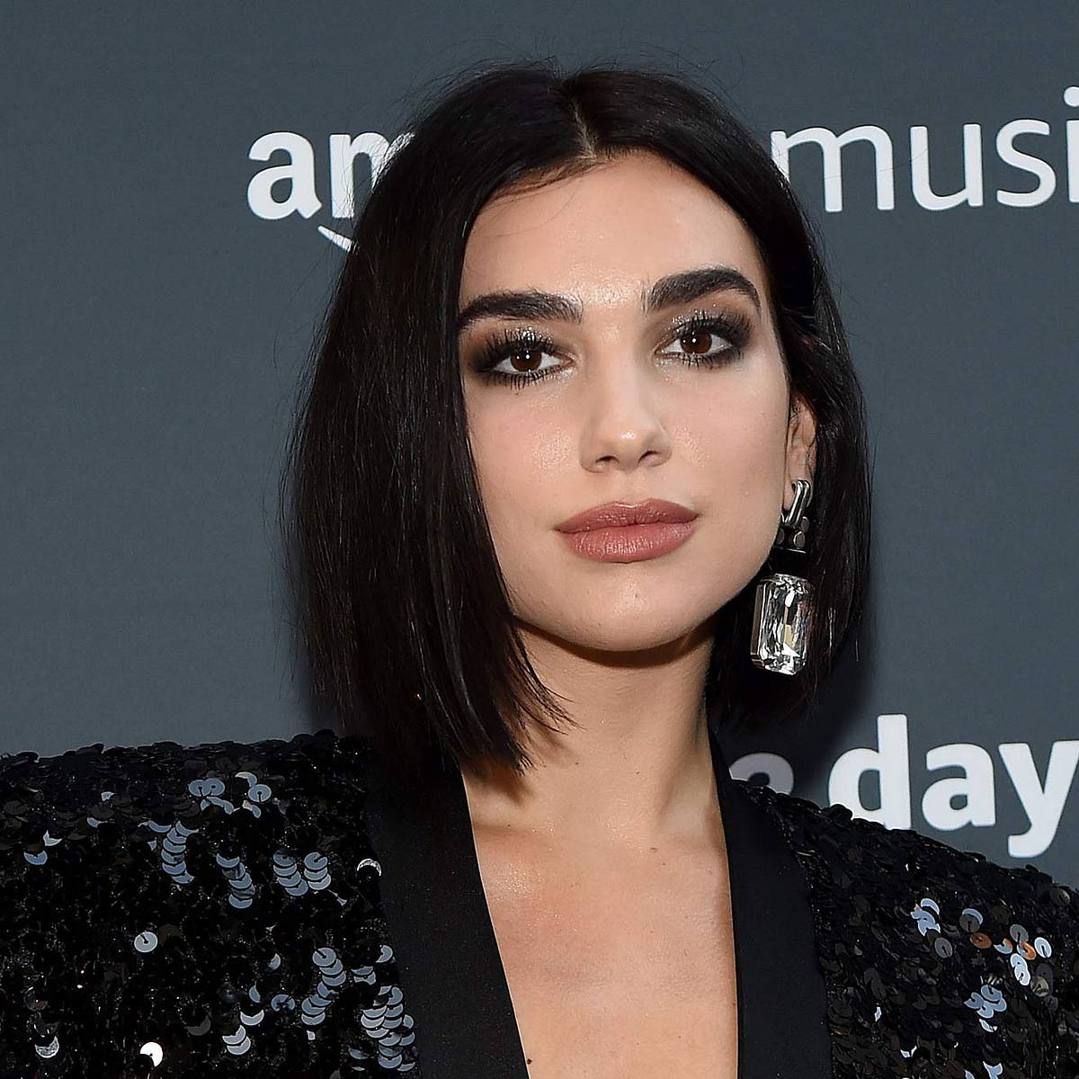 Stars und ihre Kinderfotos hättet ihr sie erkannt Dua Lipa