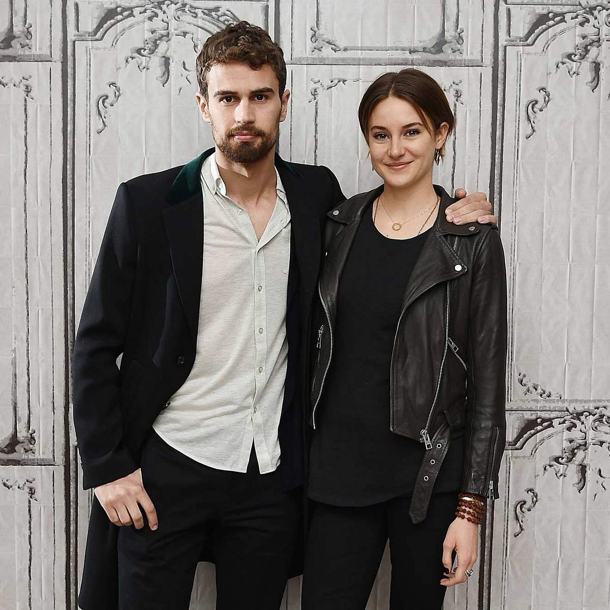 Stars, die ihre Beziehung gefaked haben Theo James Shailene Woodley