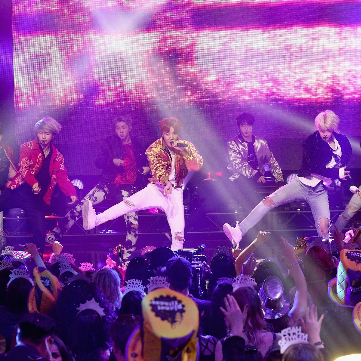 BTS: Diese Stars feiern ihr Album