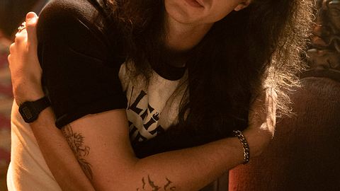 Stranger Things: Eddies geheime Tattoo-Botschaften - Foto: Tina Rowden / Netflix
