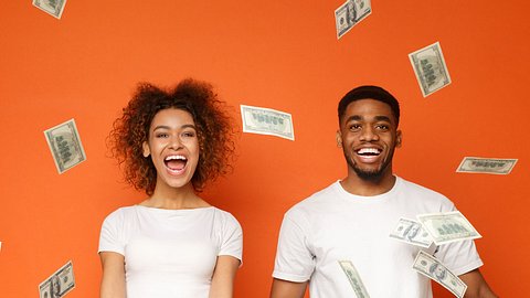 Studie deckt auf: So viel Geld macht glücklich - Foto: Prostock-Studio
