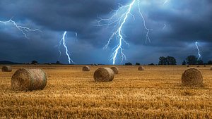 Super-Gewitter in Deutschland: Experten warnen - Foto: IMAGO / Shotshop