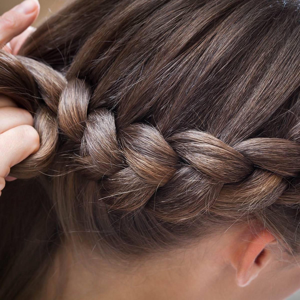 10 coole Frisuren zum Schulanfang; Geflochtener Haarkranz