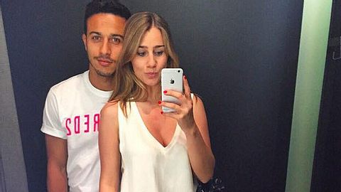 Thiago Alcantara und seine Freundin Julia Vigas. - Foto: Facebook: Thiago Alcantara.