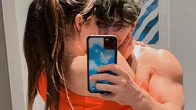 TikTok Liebe: Addison Rae & Bryce Hall posten Pärchen-Pics - Foto: Instagram/@addisonraee