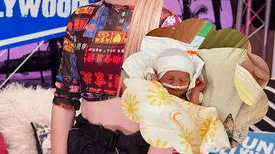 TikTok-Star verkauft Baby-Bilder - Foto: Mary Clavering/Young Hollywood/Getty Images; Instagram/@zoexlaverne