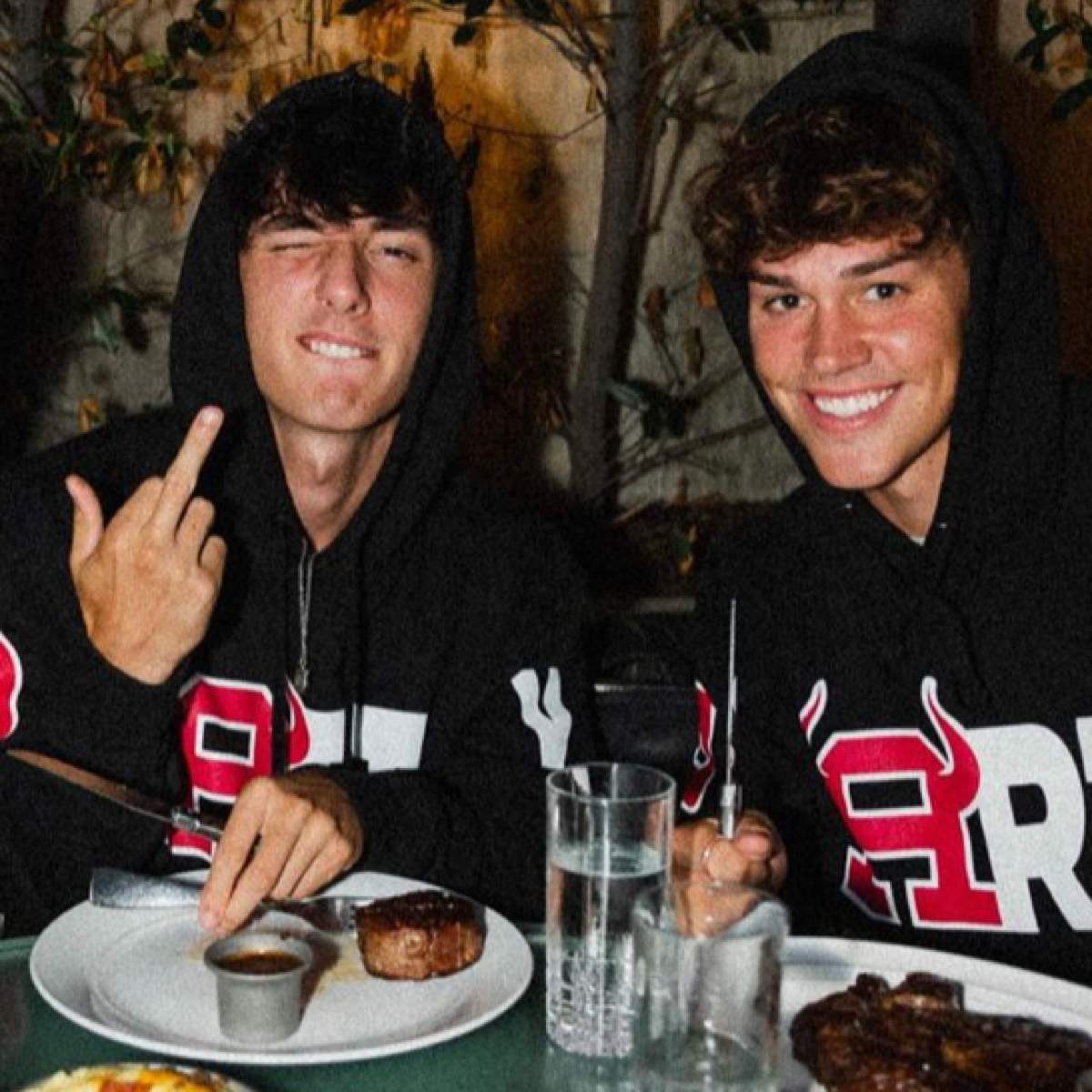 TikTok Stars Noah Beck und Bryce Hall: Kuss erklärt