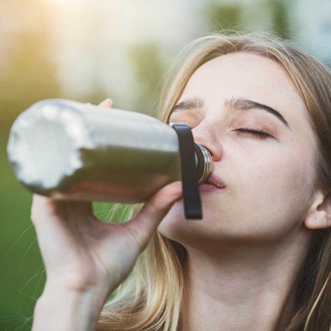 Tipps gegen Hitze in der Schule: Wasser trinken