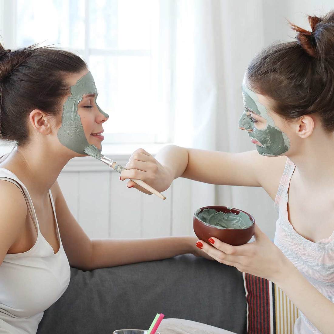 Tolle Idee für einen Beauty-Tag mit deiner besten Freundin: Gesichtsmaske