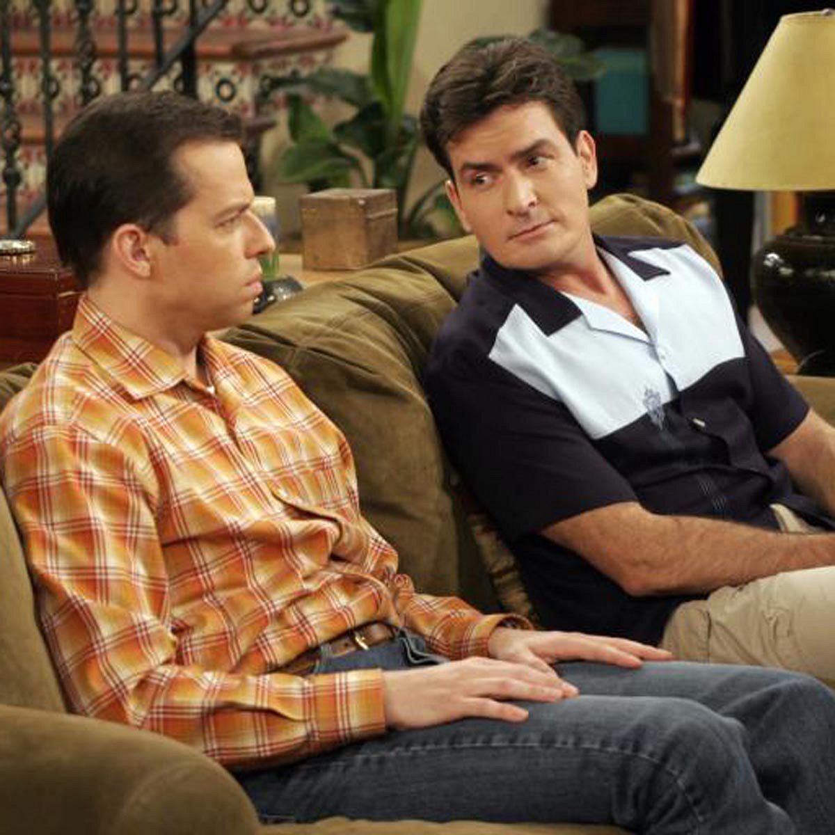 “Two And A Half Men”: 10 Dinge, die keinen Sinn ergeben - Charlie und Alan