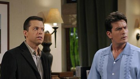 Two And a Half Men: Charlie und Alan – Waren sie Feinde hinter den Kulissen? - Foto: © Warner Brothers Entertainment Inc.