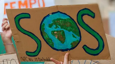 Umweltschutz: Können wir die Klimakatastrophe stoppen? - Foto: stock.adobe.com/ bravajulia