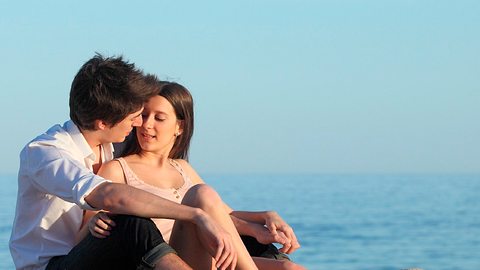 Urlaubsliebe kann so schön sein! - Foto: iStock