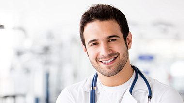 Was ist ein Männerarzt? Wir erklären es dir! - Foto: Shutterstock